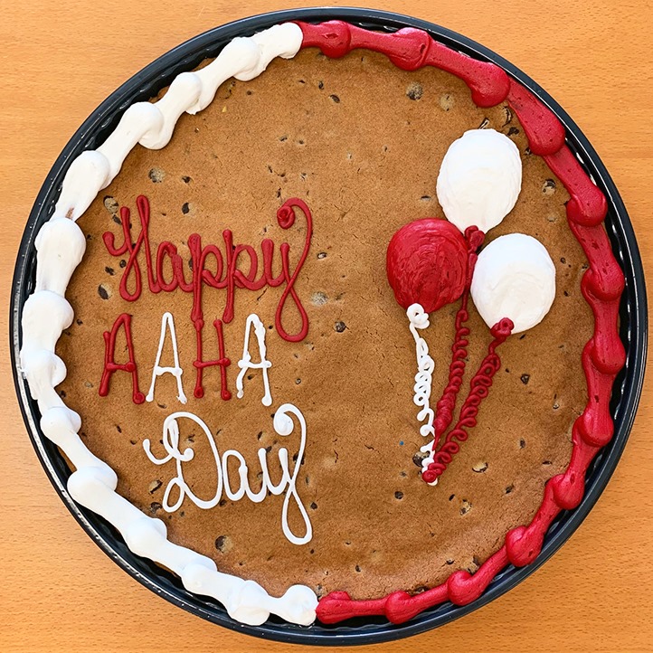 Illinois-based Dundee Animal Hospital had an oversized #AAHADay cookie!