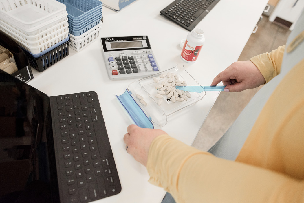 Nicole Clausen counting pills