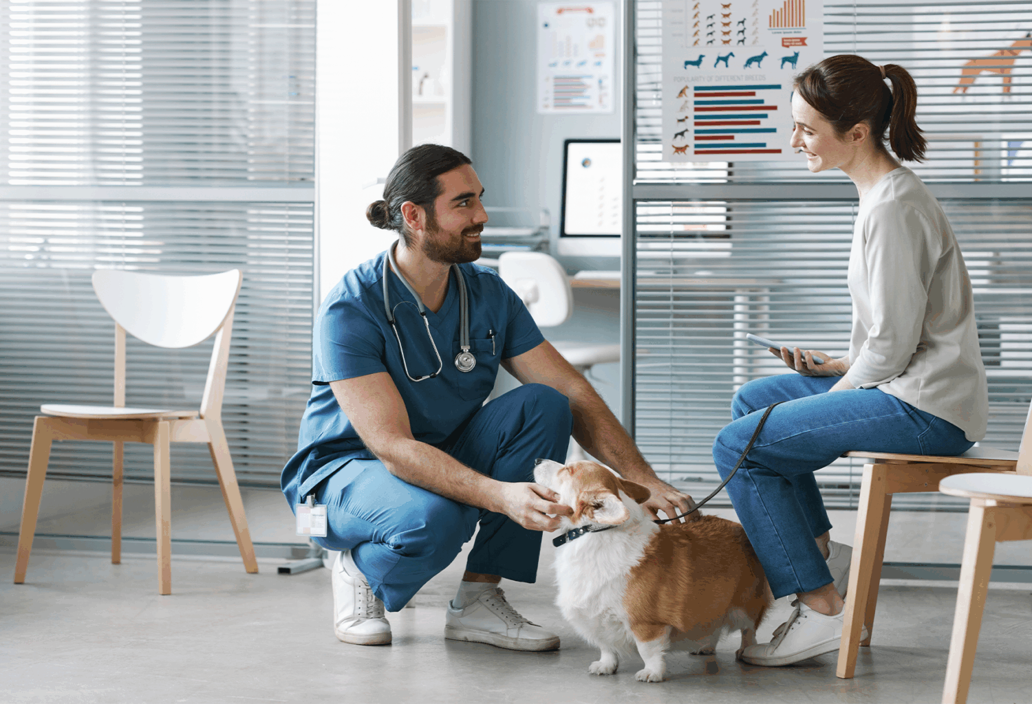vet and pet owners talking about pet_1776pt